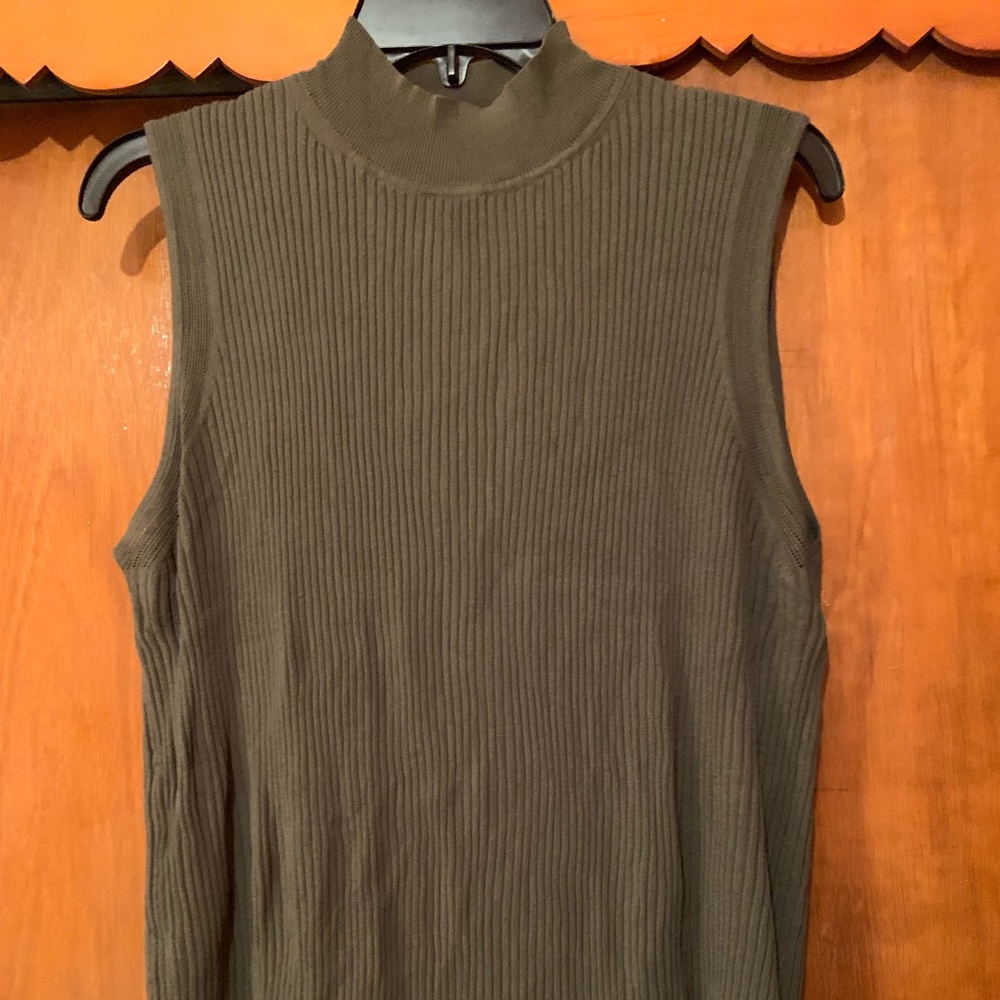 Sleeveless olive green top size XL